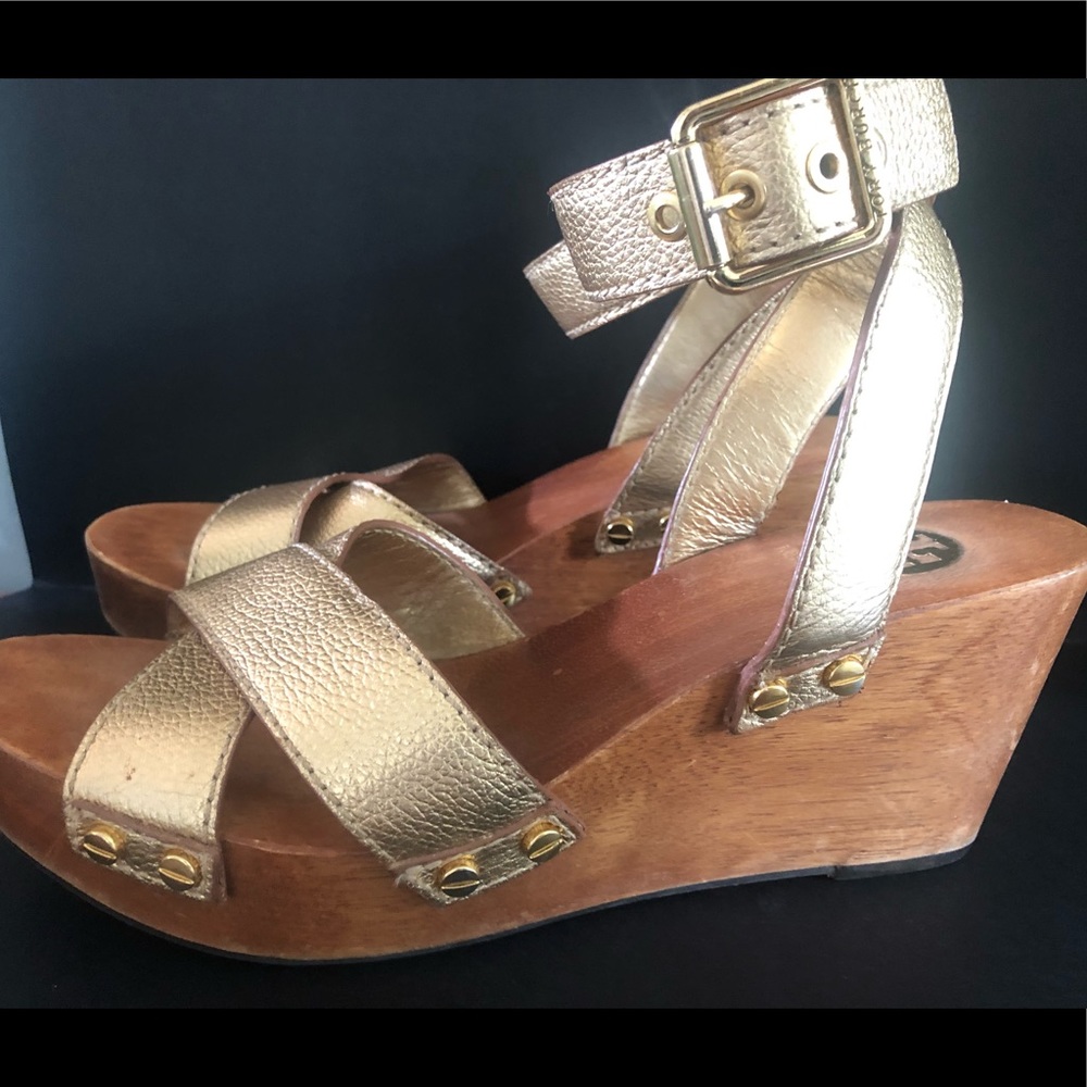 COPY - TORY BURCH size 8 Risley gold leather ankle strap wood wedge sandals Esp…